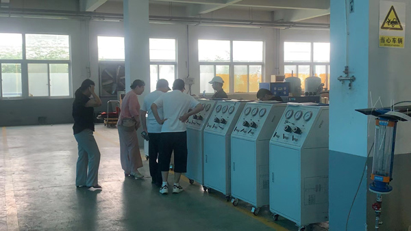 歡迎柳州長(zhǎng)虹航天技術(shù)公司領(lǐng)導(dǎo)專家來(lái)我公司驗(yàn)收設(shè)備